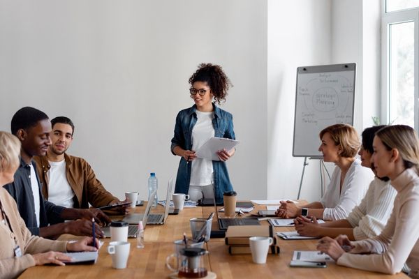 Integrator Integrators bring clarity, communication, and consistency to your business, and are experts at keeping leadership teams accountable and goal-focused.