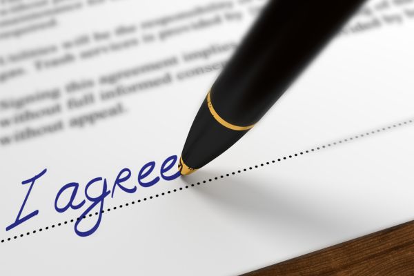 Business Agreements-min (1) Business agreement being signed