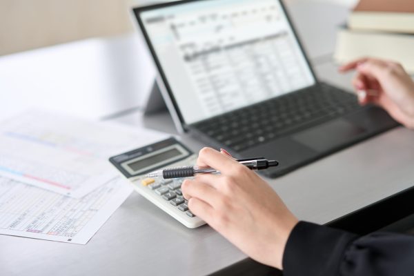 asian-woman-using-accounting-software-and-calculat-2023-11-27-04-54-34-utc