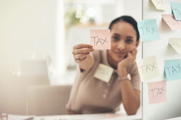 shot-of-a-young-businesswoman-holding-a-note-with-2023-11-27-05-32-45-utc
